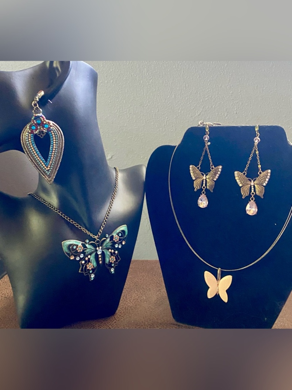 Turquoise Butterfly 🦋 Rhinestones Necklace  & Teardrop Rhinestones Earrings